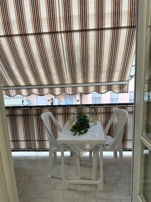 Apartmán Casa Eleonora: A 5 Min Dal Mare + Free Parking Ventimiglia Exteriér fotografie