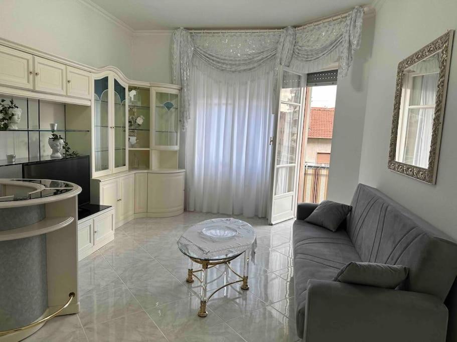 Apartmán Casa Eleonora: A 5 Min Dal Mare + Free Parking Ventimiglia Exteriér fotografie